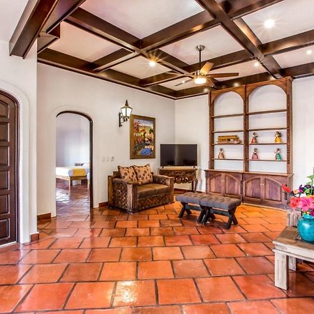 Caroline Bella Bed & Breakfast Ajijic Dış mekan fotoğraf
