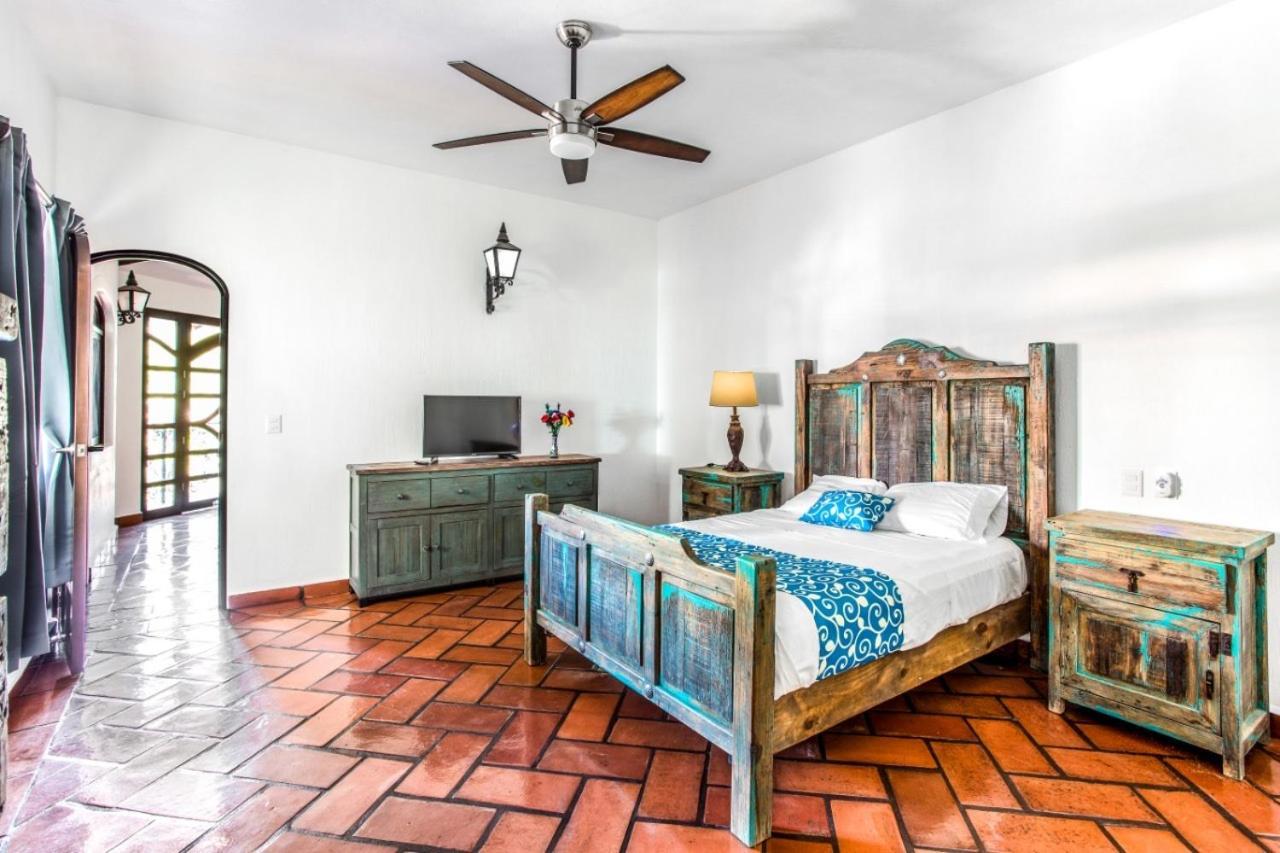 Caroline Bella Bed & Breakfast Ajijic Dış mekan fotoğraf